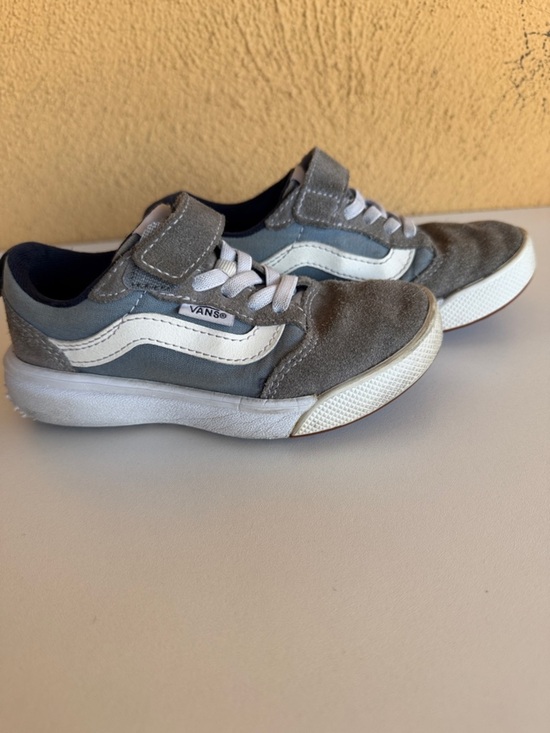 Vans Other - Vans Kids Grey and White Low-Top Skate Sneakers Size 10.5